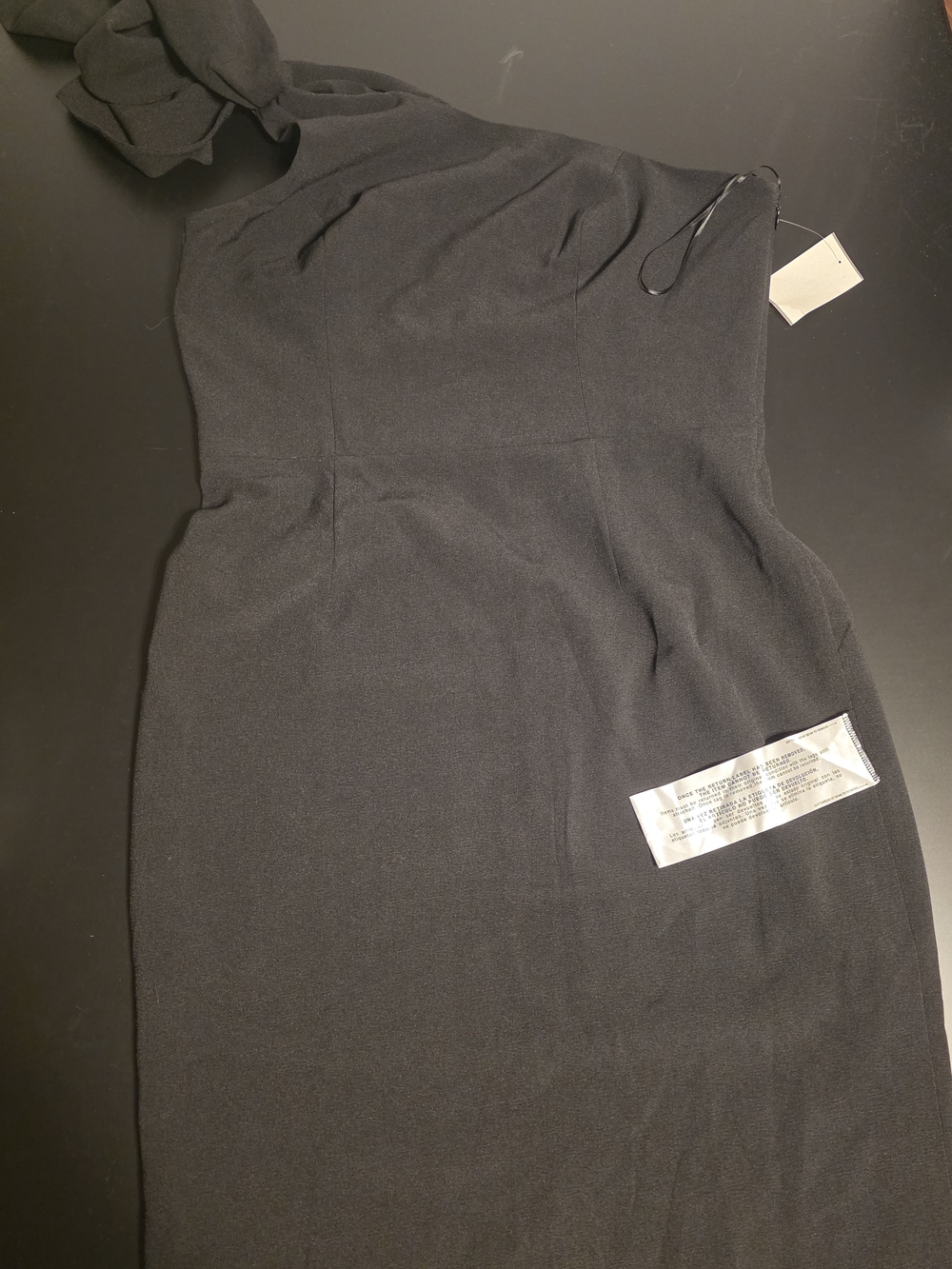 Women’s One-Shoulder Black Dress